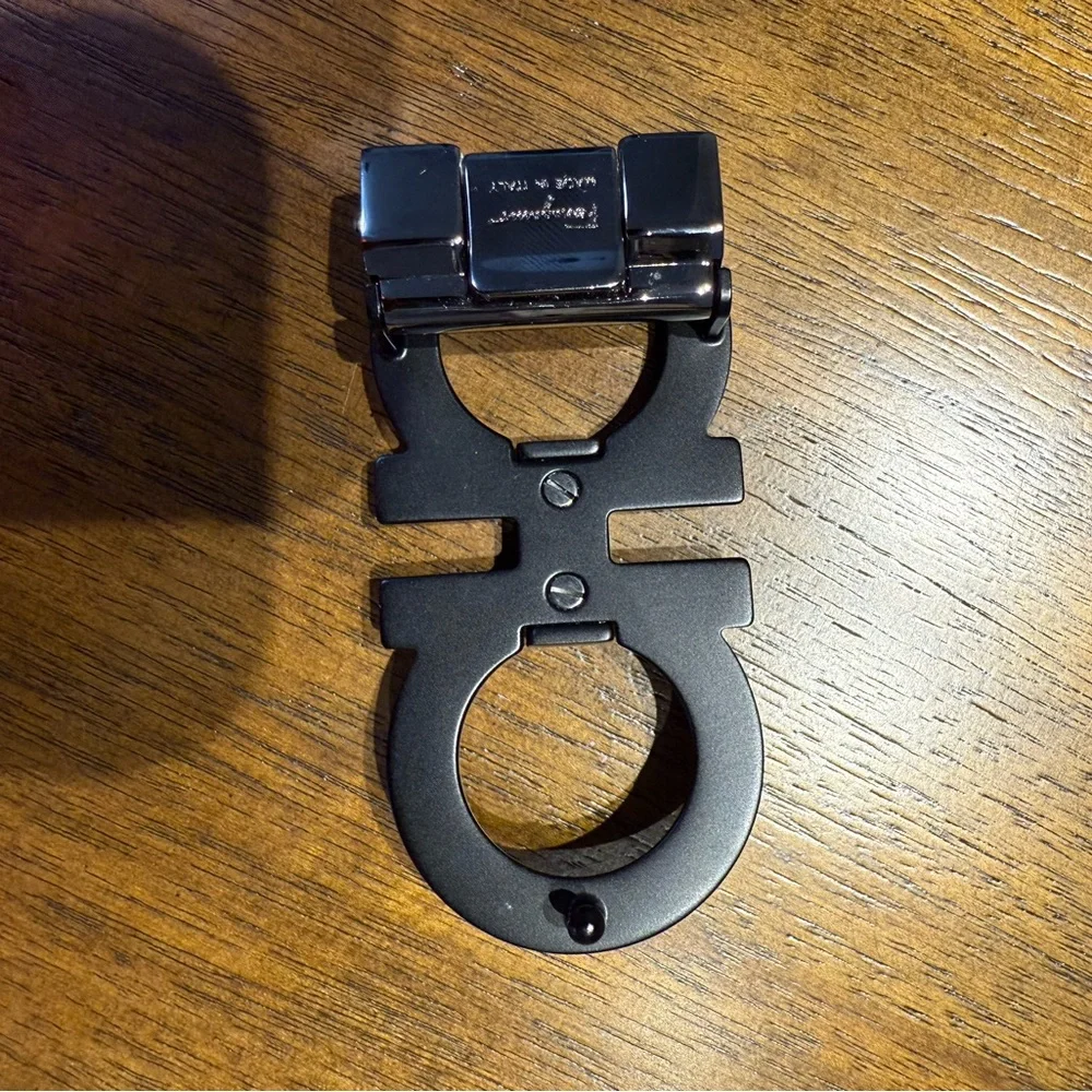 32in Black Leather Ferragamo Belt - Picture 9 of 9
